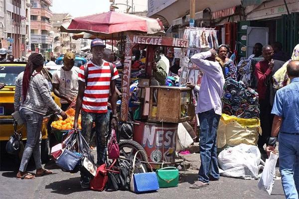 http://www.sudonline.sn/articles-images/informel_senegal.jpg