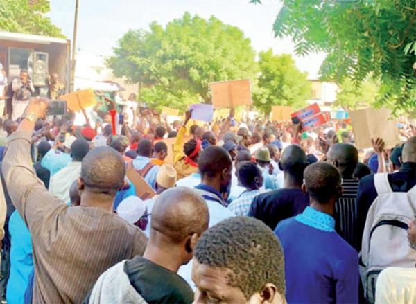 Dakar - Interdit de rassemblement contre la hausse du prix de l’électricité au centre-ville de dakar «noo lank», en caravane dans la banlieue
