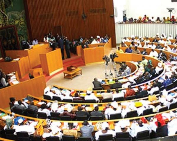 Sénégal - Examen du projet de loi constitutionnelle n°07/2019 portant révision de la constitution, ce samedi l’assemblée, à l’épreuve du « super président» de la république ! Sénégal - Examen du projet de loi constitutionnelle n°07/2019 portant révision de la constitution, ce samedi l’assemblée, à l’épreuve du « super président» de la république !