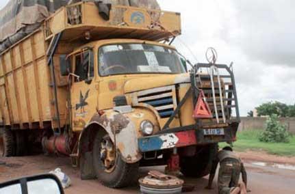 Sénégal : Accidents et destruction d’infrastructures routières ces gros porteurs de la pagaille